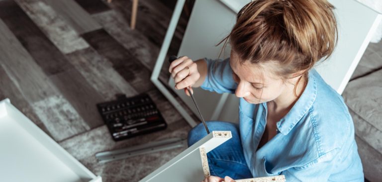 5 consigli per smontare e conservare i mobili senza danni - Casaforte
