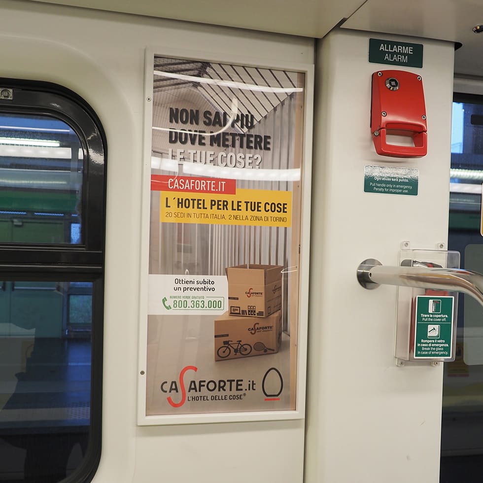 pubblicità casaforte in metropolitana di milano
